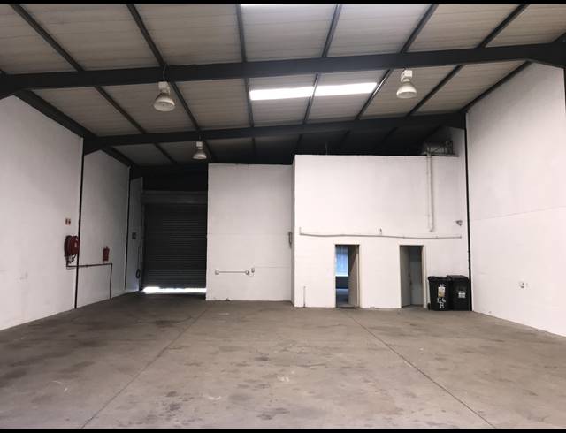 340M² FACTORY TO LET IN EVERITE INDUSTRIA